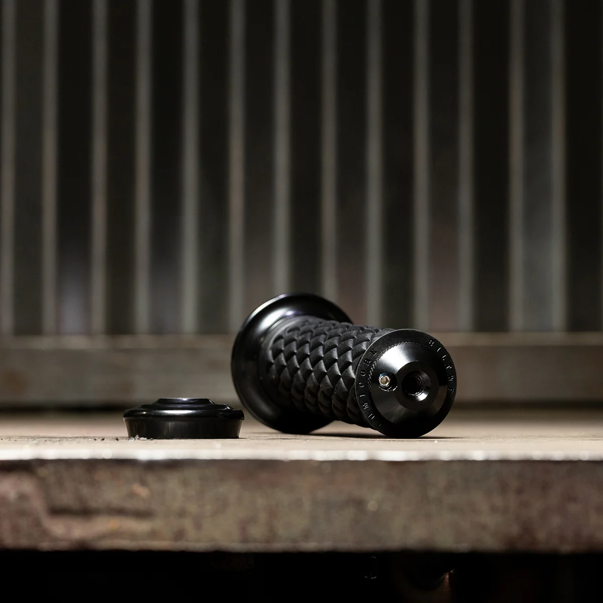 1" AlumiCore TBW Grips For H-D Bars With Internal Vibe Isolator on Clutch Side - Black Electroplate - Image 13
