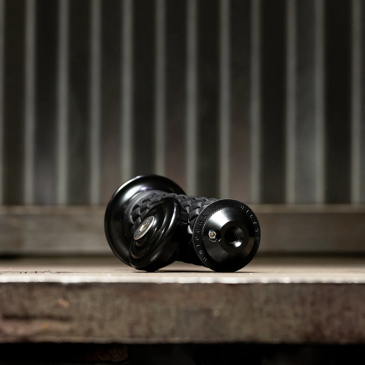 1" AlumiCore TBW Grips For H-D Bars With Internal Vibe Isolator on Clutch Side - Black Electroplate - Image 14