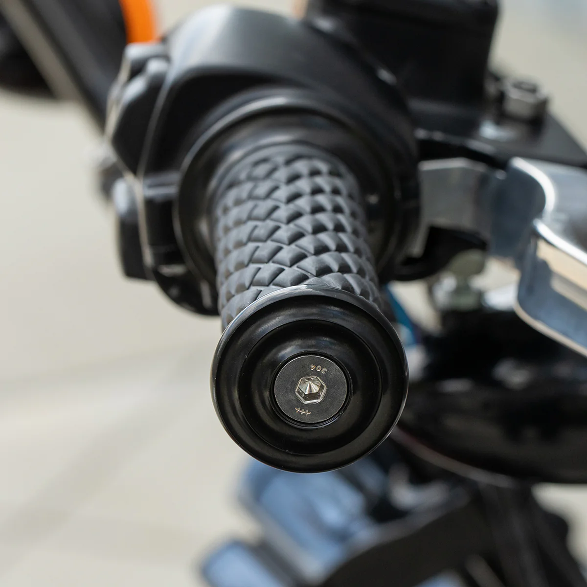 1" AlumiCore TBW Grips For H-D Bars With Hollow Tube End on Clutch Side - Black Electroplate - Image 13