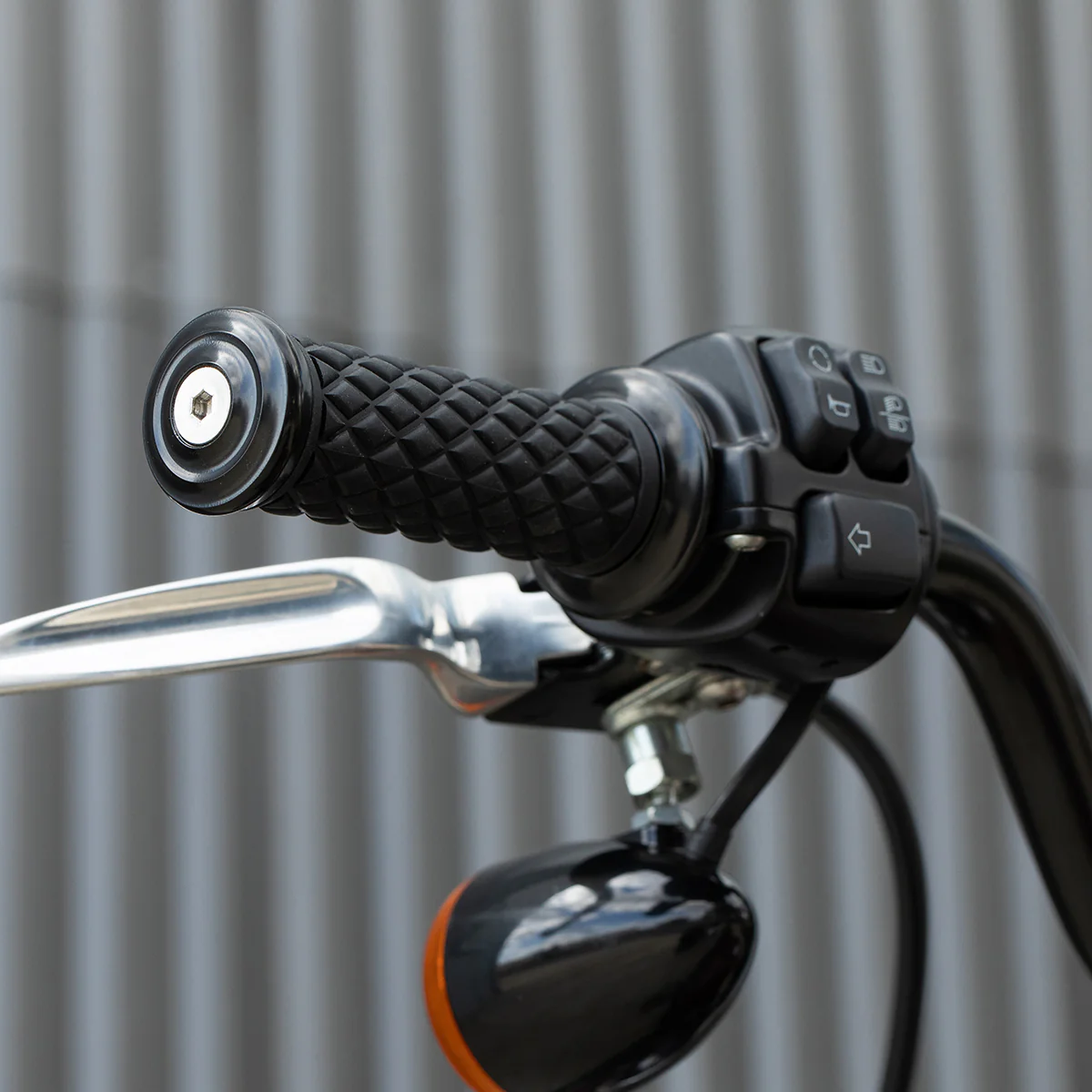1" AlumiCore TBW Grips For H-D Bars With Hollow Tube End on Clutch Side - Black Electroplate - Image 14