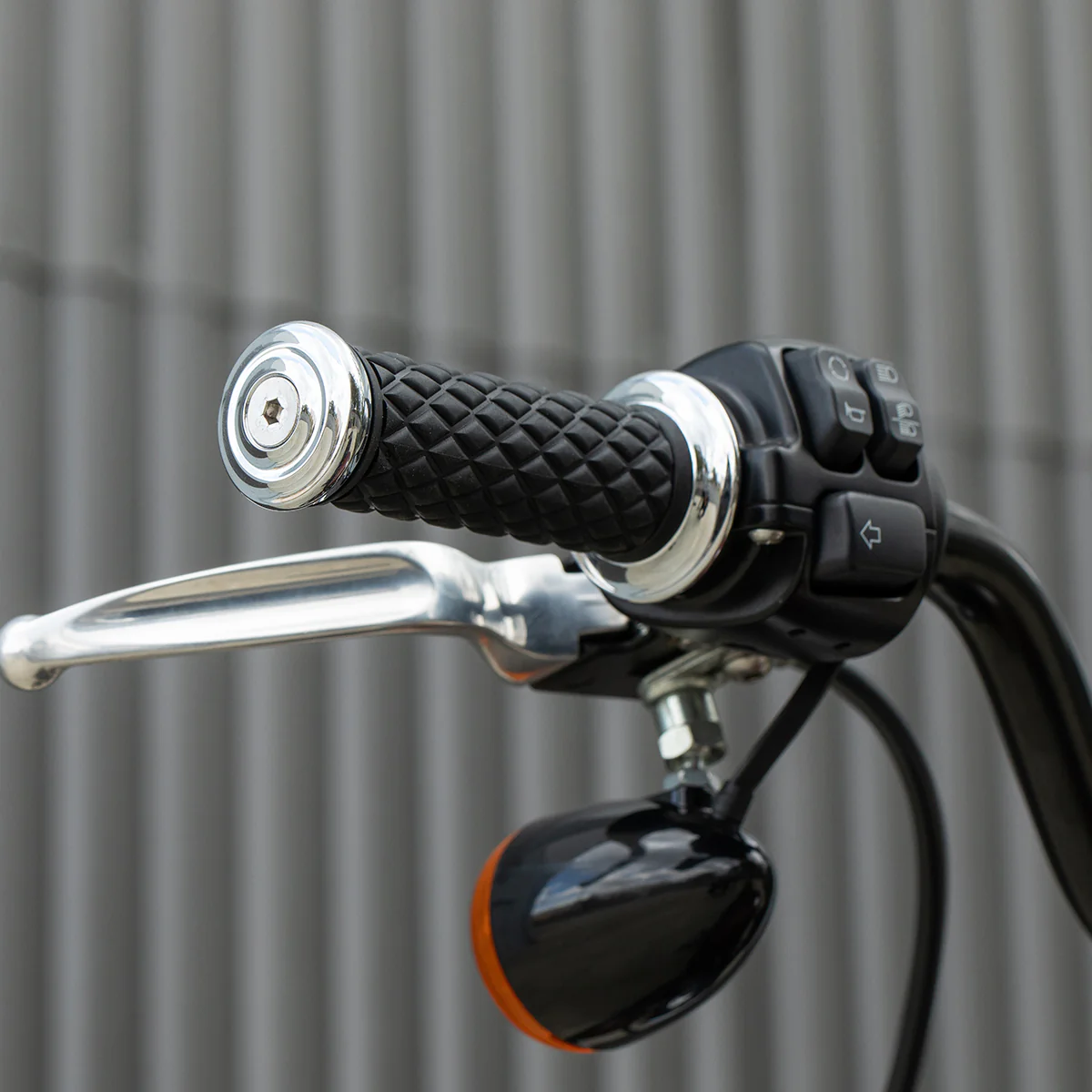 1" AlumiCore TBW Grips For H-D Bars With Hollow Tube End on Clutch Side - Chrome - Image 14
