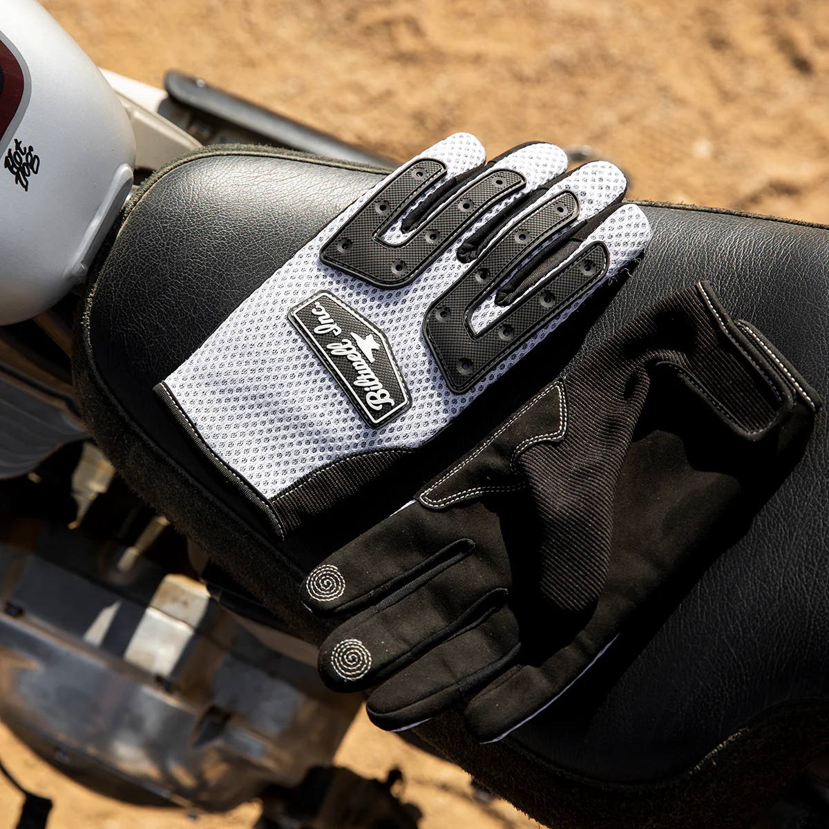 Anza Gloves - White - Image 17