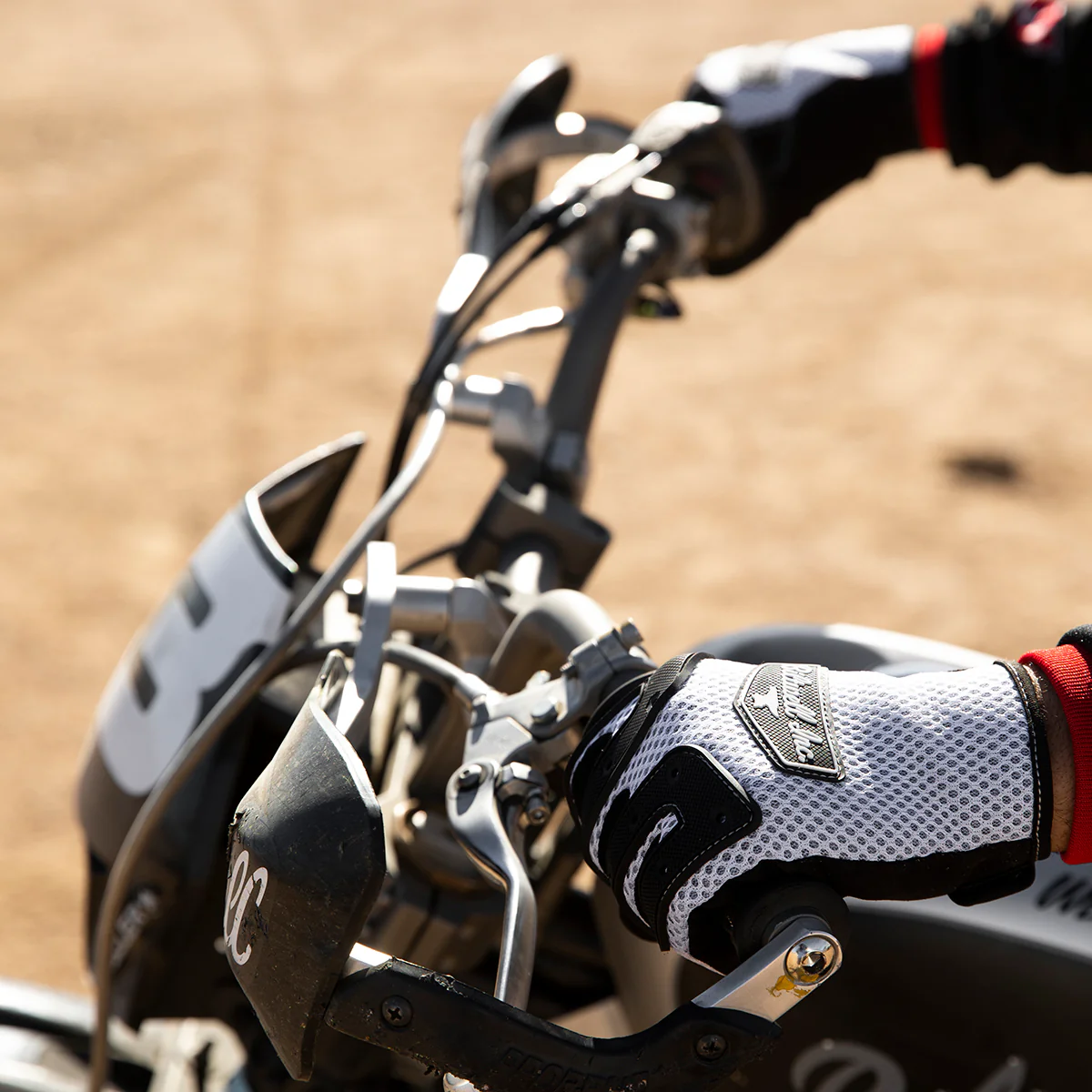 Anza Gloves - White - Image 9