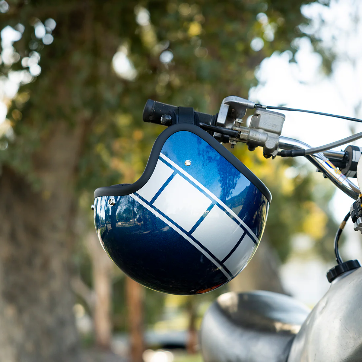 Bonanza Helmet - Holeshot Metallic Blue / Silver - Image 15