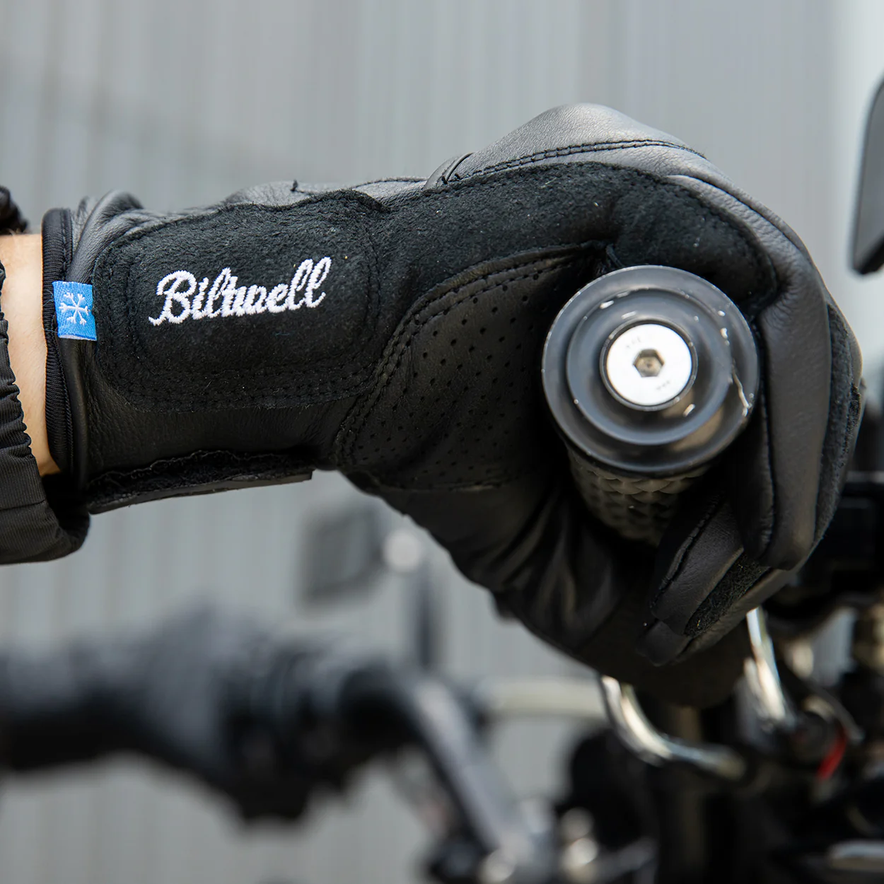 CLOSEOUT Belden Gloves - Black/Black - Image 11