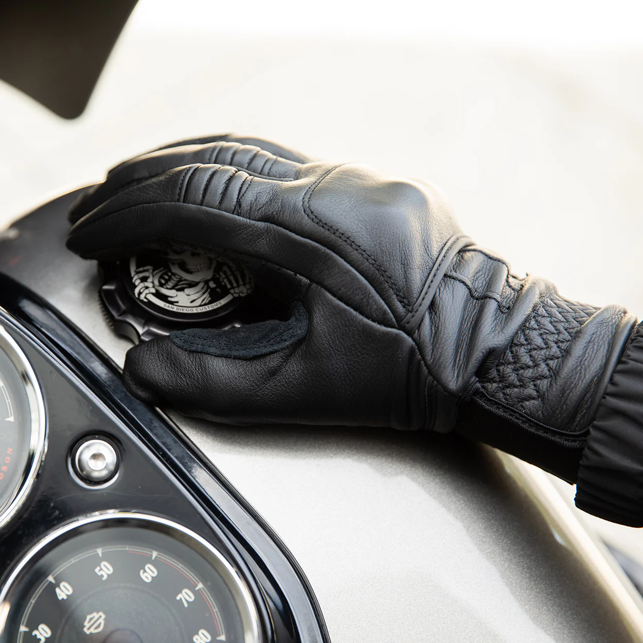 CLOSEOUT Belden Gloves - Black/Black - Image 13
