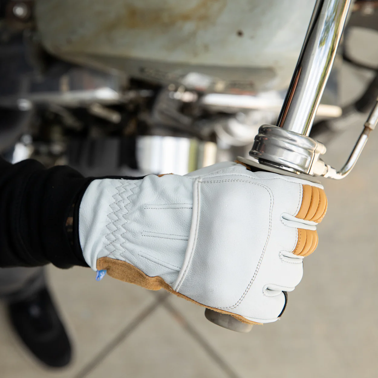 CLOSEOUT Belden Gloves - Cement - Image 10