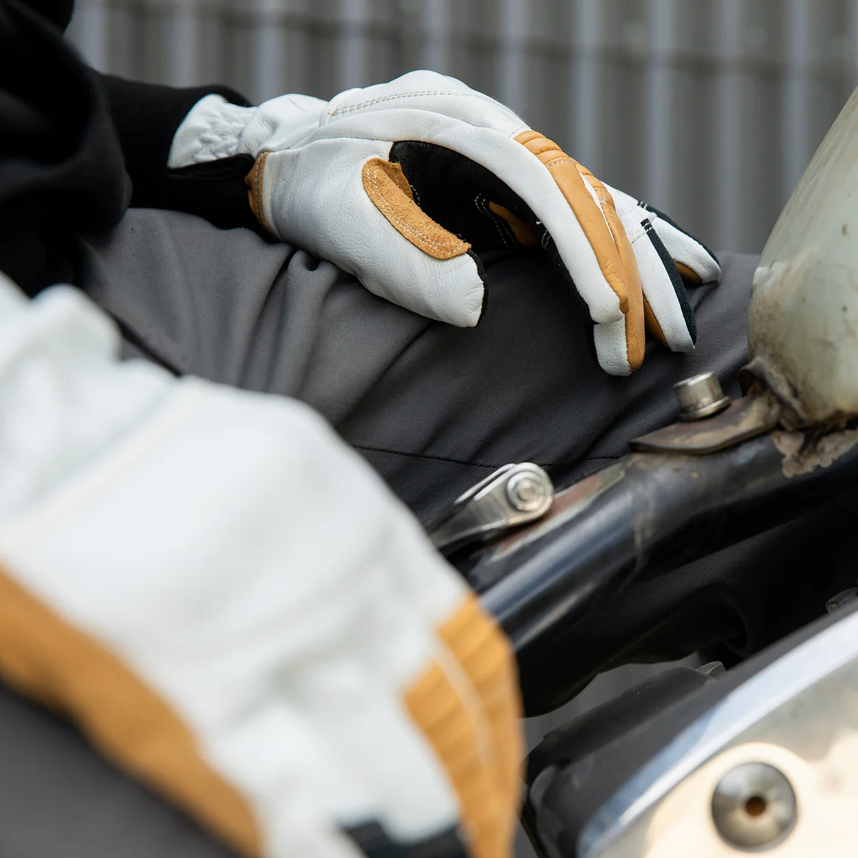 CLOSEOUT Belden Gloves - Cement - Image 11