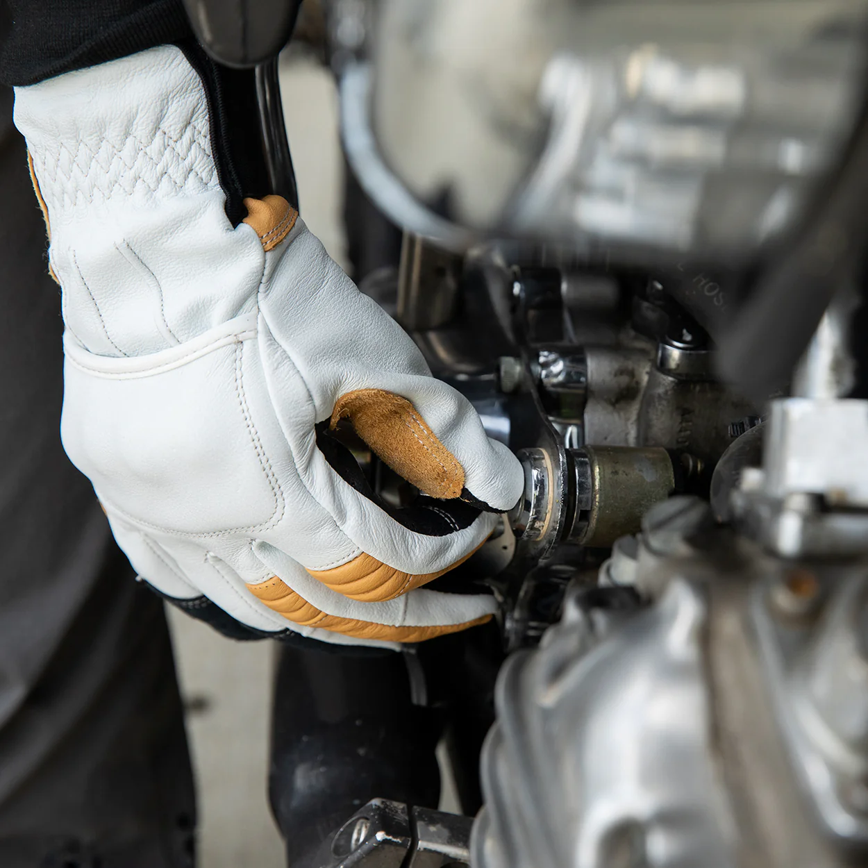CLOSEOUT Belden Gloves - Cement - Image 12