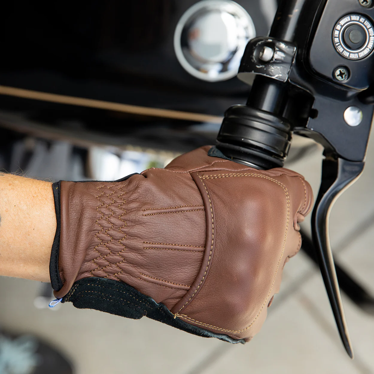 CLOSEOUT Belden Gloves - Chocolate/Black - Image 10