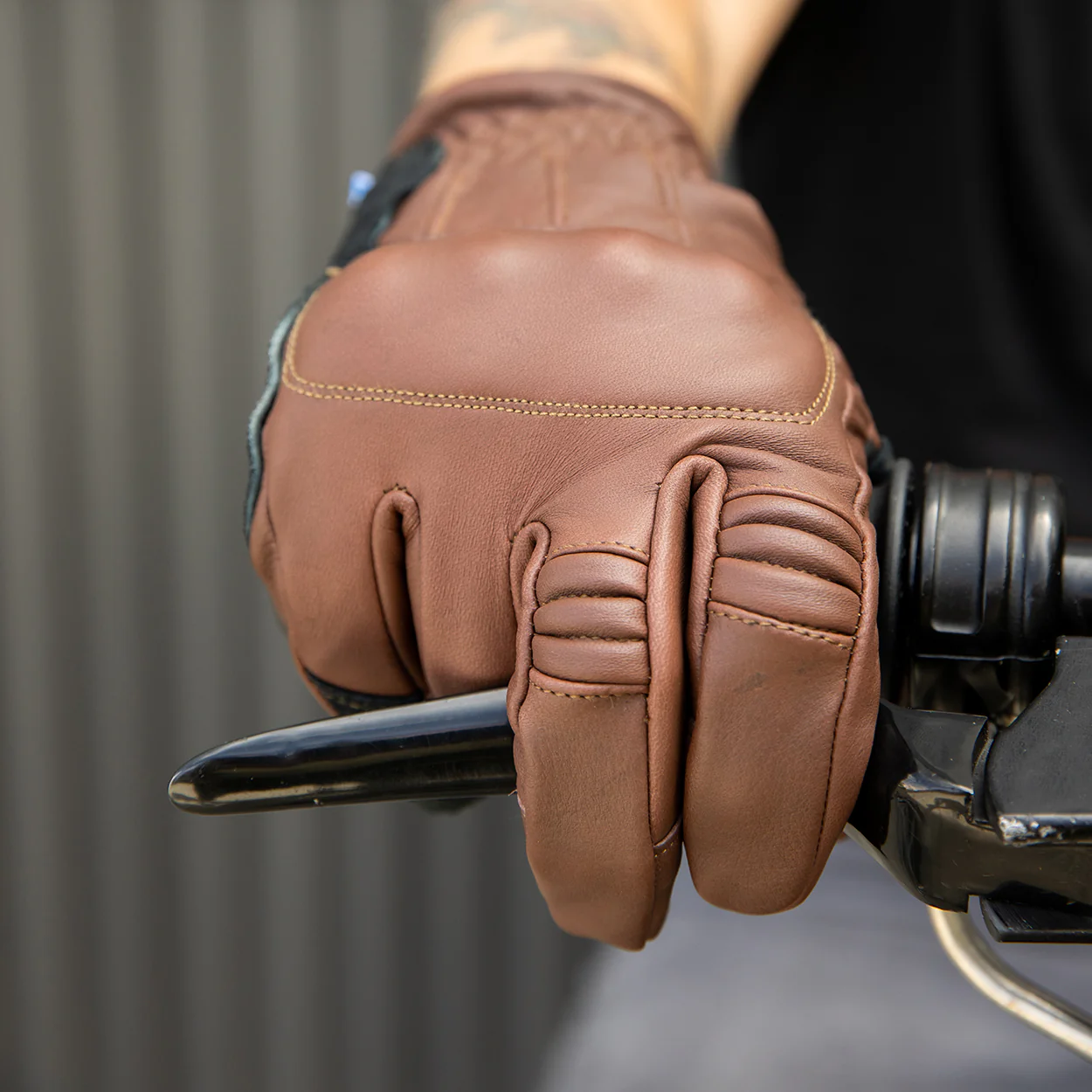 CLOSEOUT Belden Gloves - Chocolate/Black - Image 11