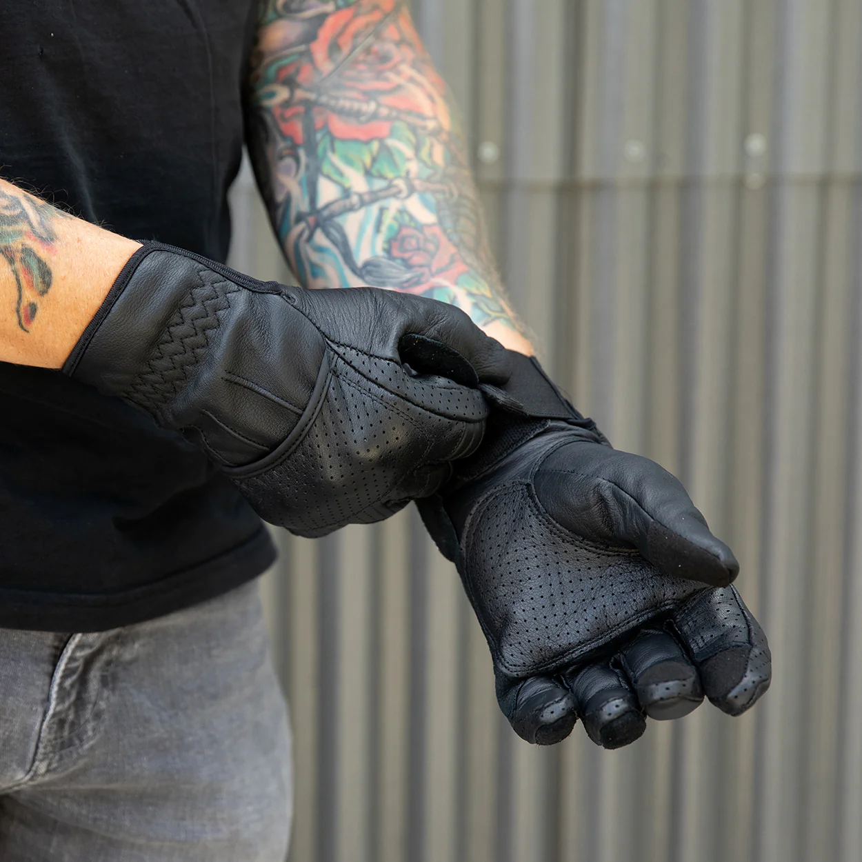 CLOSEOUT Borrego Gloves - Black/Black - Image 10