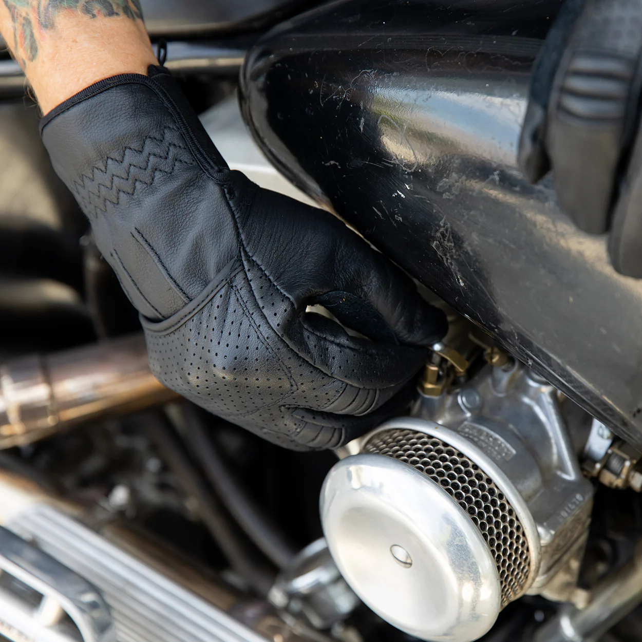 CLOSEOUT Borrego Gloves - Black/Black - Image 12
