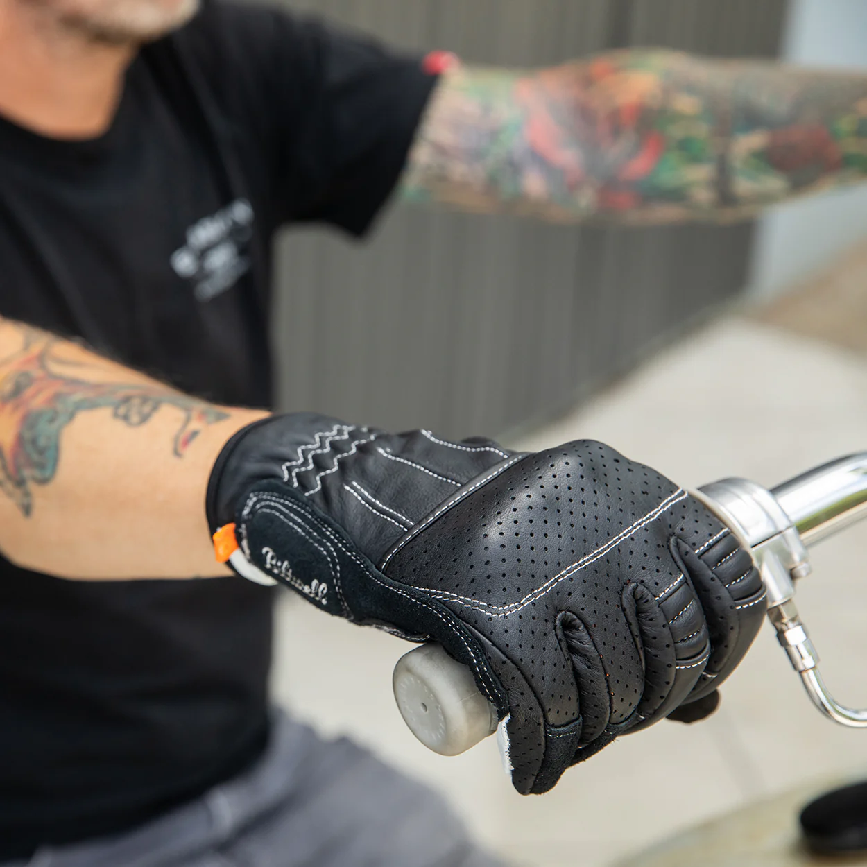 CLOSEOUT Borrego Gloves - Black/Cement - Image 11