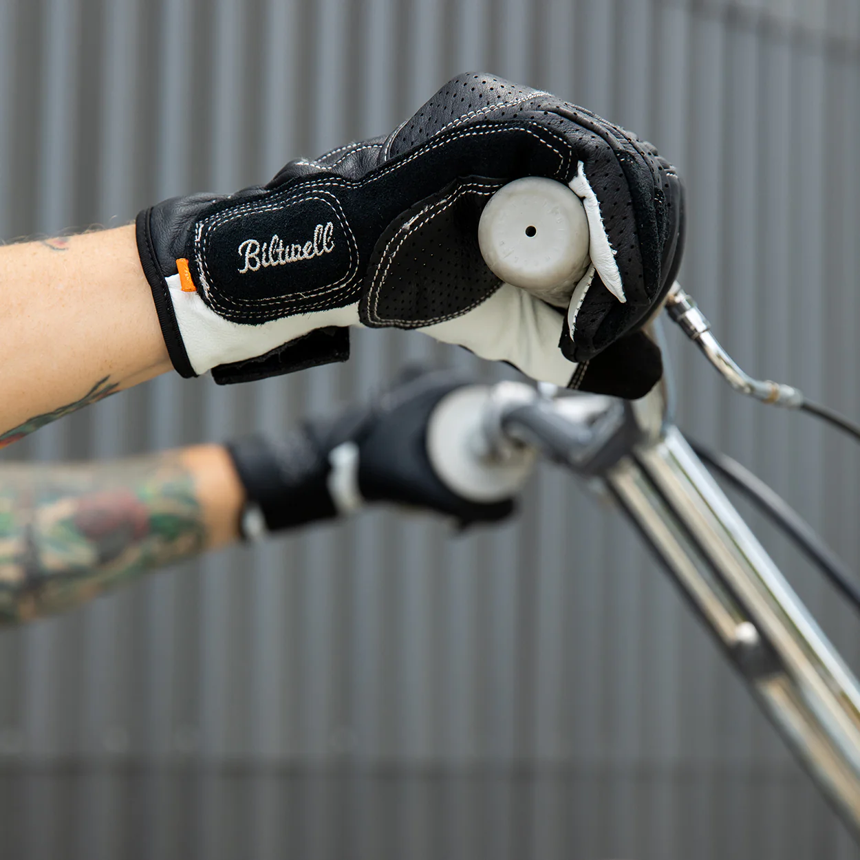 CLOSEOUT Borrego Gloves - Black/Cement - Image 12