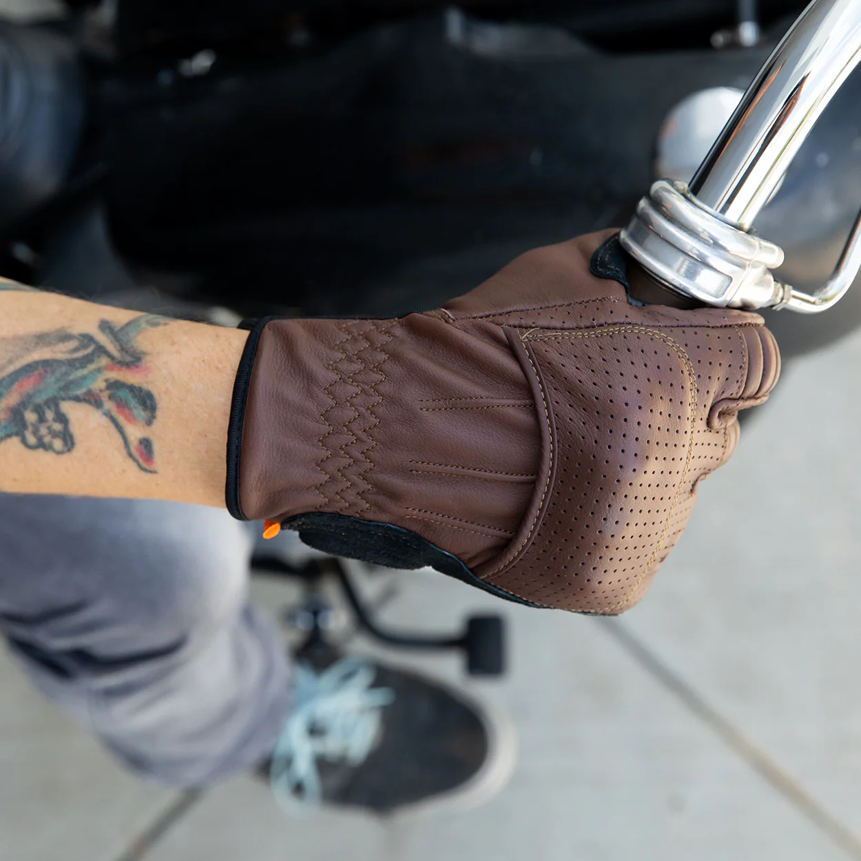 CLOSEOUT Borrego Gloves - Chocolate/Black - Image 10