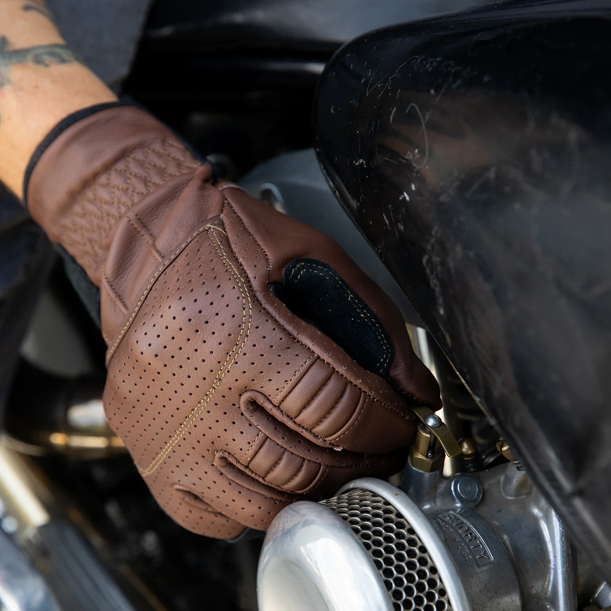 CLOSEOUT Borrego Gloves - Chocolate/Black - Image 12