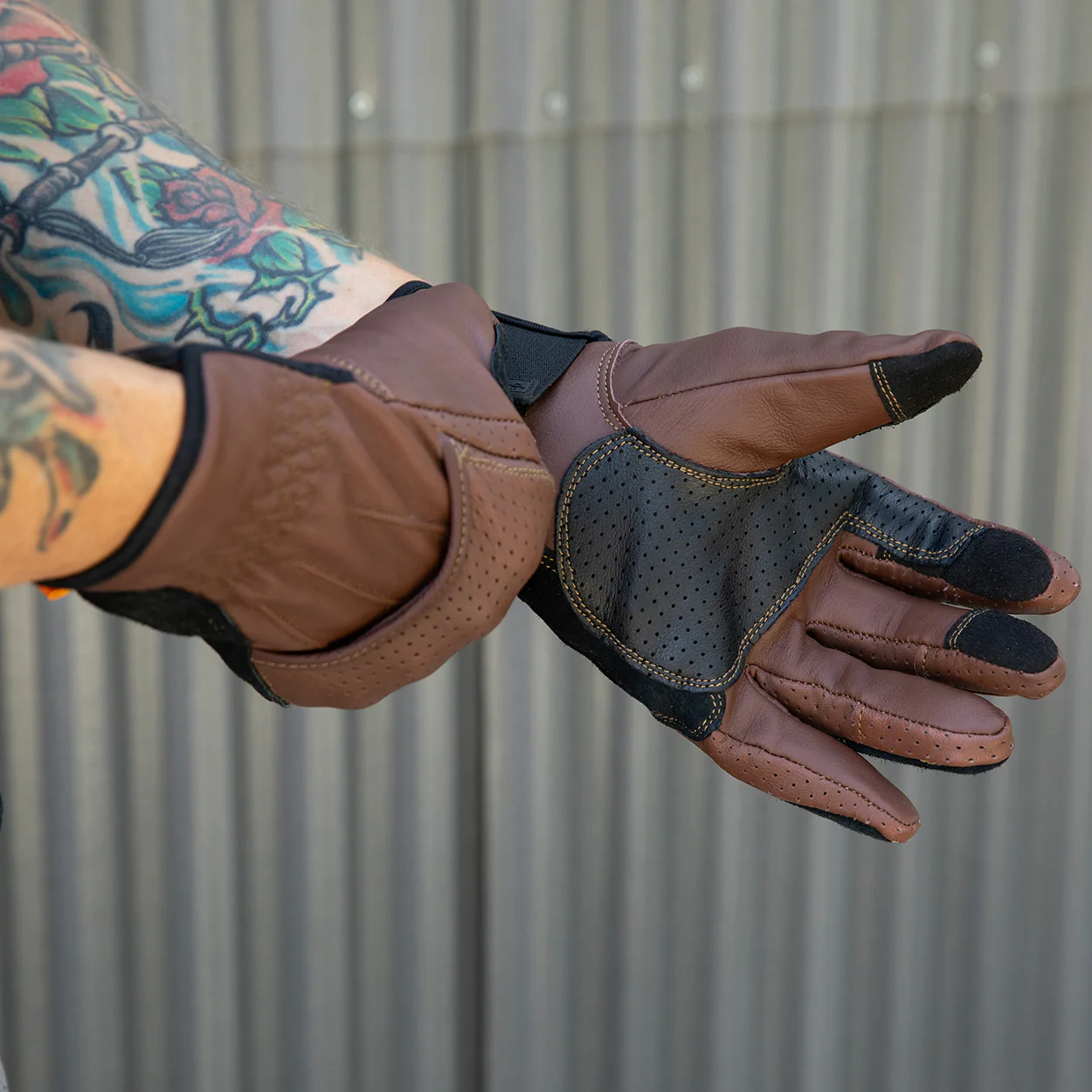 CLOSEOUT Borrego Gloves - Chocolate/Black - Image 13