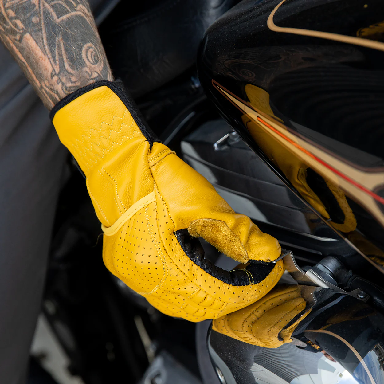 CLOSEOUT Borrego Gloves - Gold/Black - Image 11