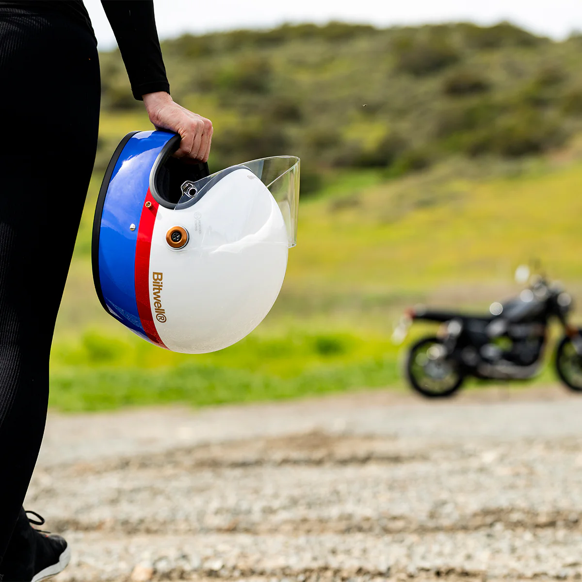 Gringo S Helmet - Apex Gloss White / Red / Blue - Image 12