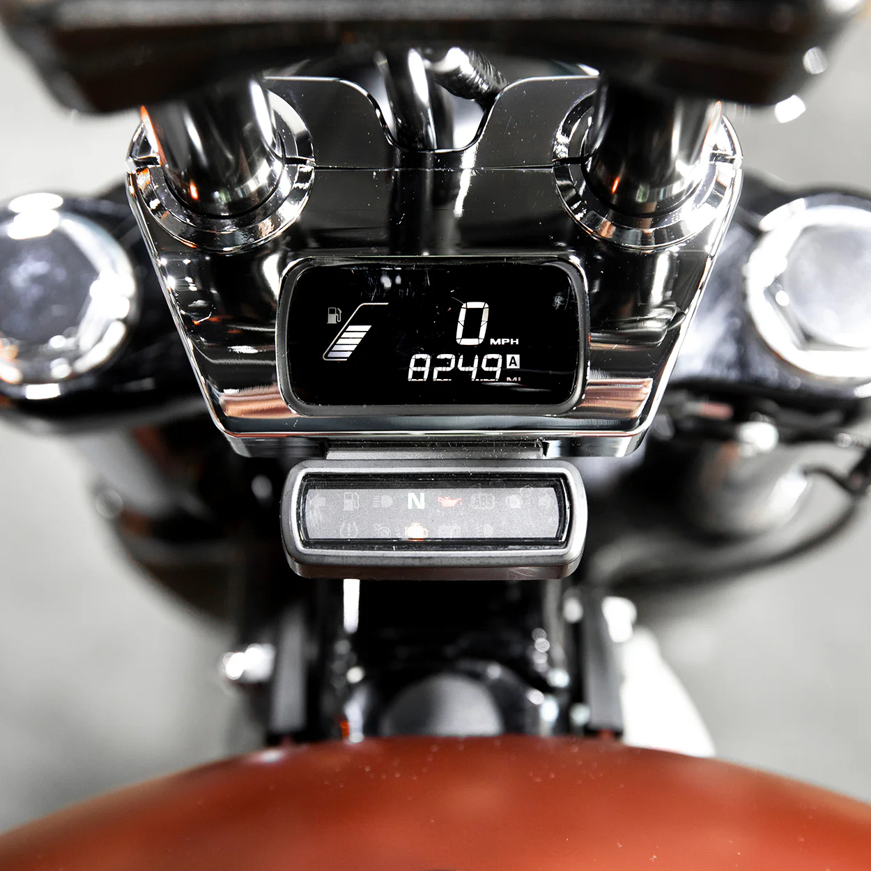 M8 Softail Dash Panel - Chrome - Image 4