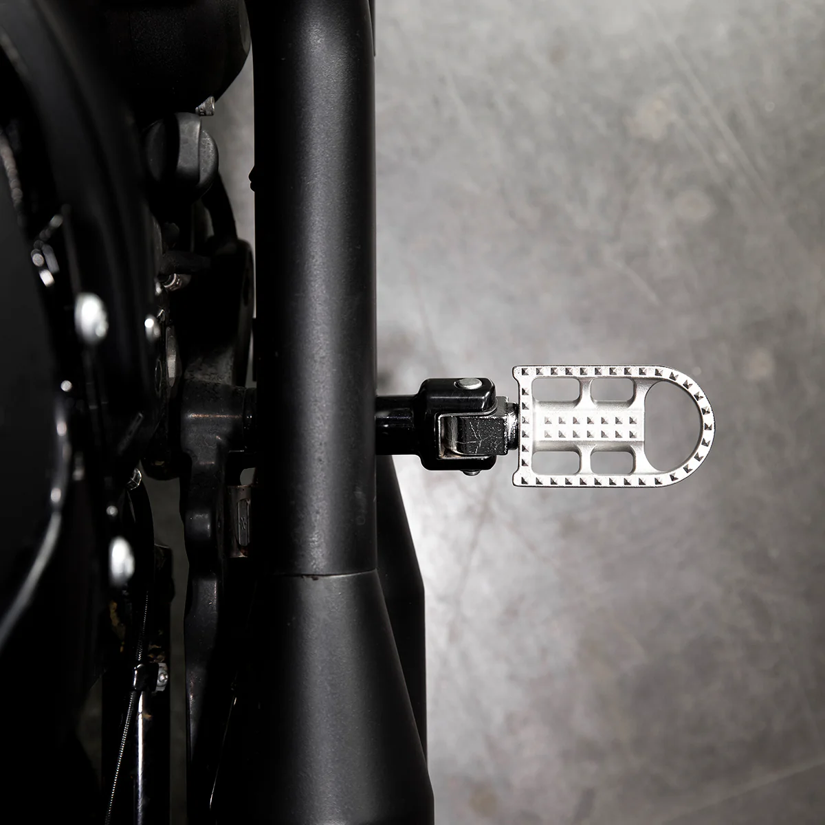 Punisher Foot Pegs HD Passenger - Polished - Image 4