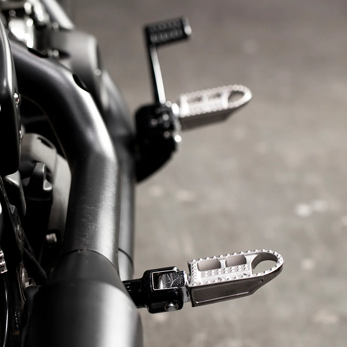 Punisher Foot Pegs HD Passenger - Polished - Image 6