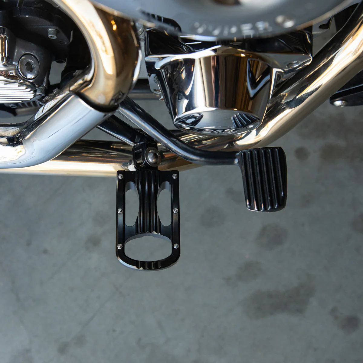 Punisher XL Foot Pegs HD Classic - Black Electroplate - Image 8