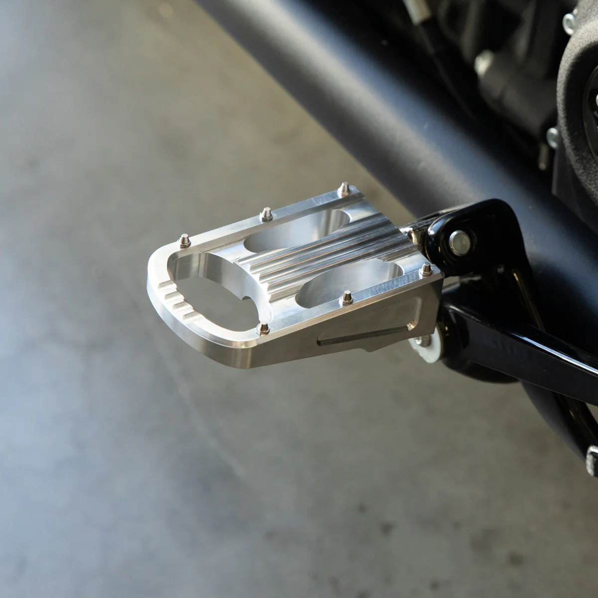 Punisher XL Foot Pegs HD Rider - Polished - Image 4