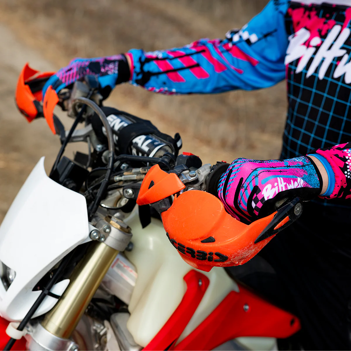 Ridgecrest Gloves - 1985 - Image 10