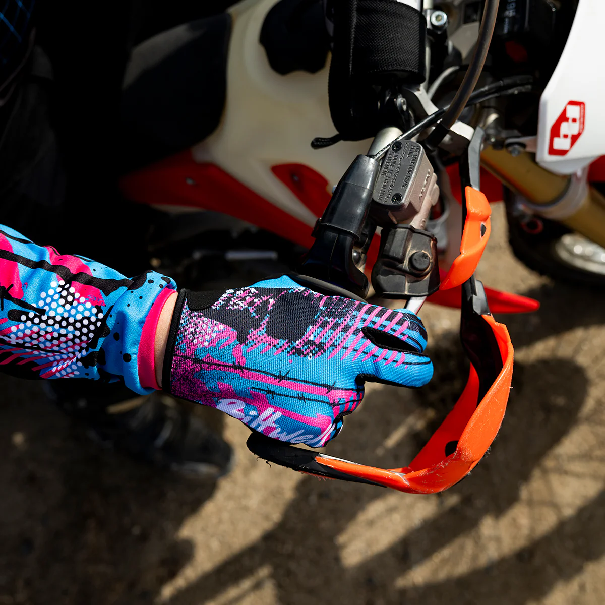 Ridgecrest Gloves - 1985 - Image 9